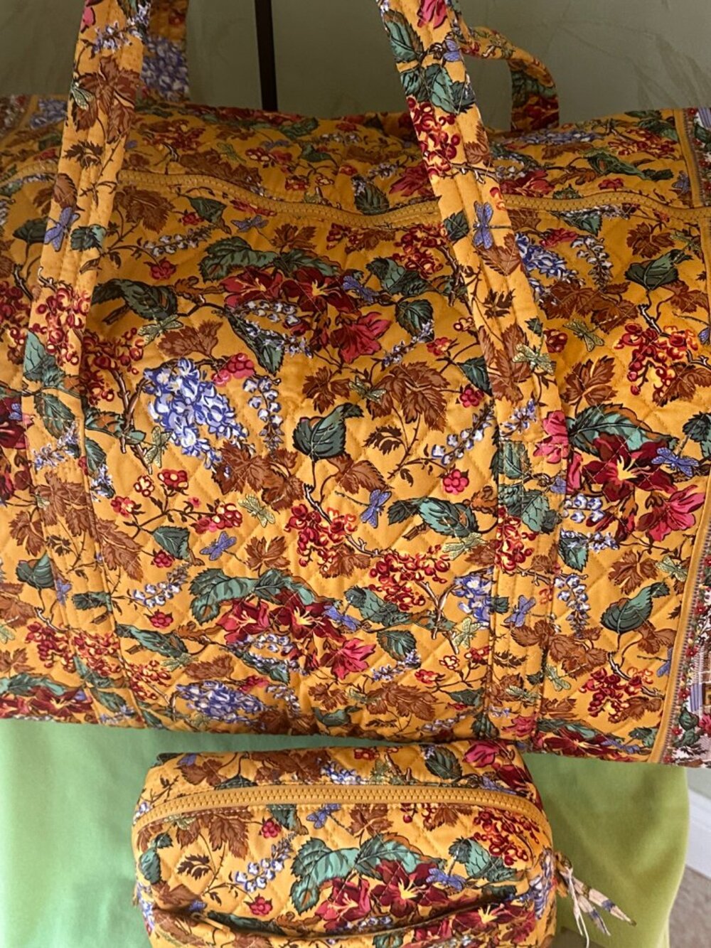 VERA BRADLEY x GILMORE GIRLS LARGE ORIGINAL DUFFEL BAG + COSMETIC BAG (SET):NWT - Picture 9 of 15